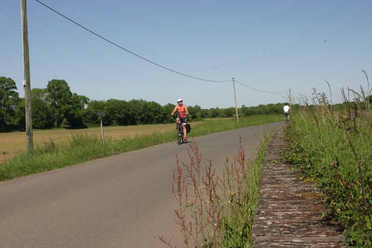 cycling saumur to angers
